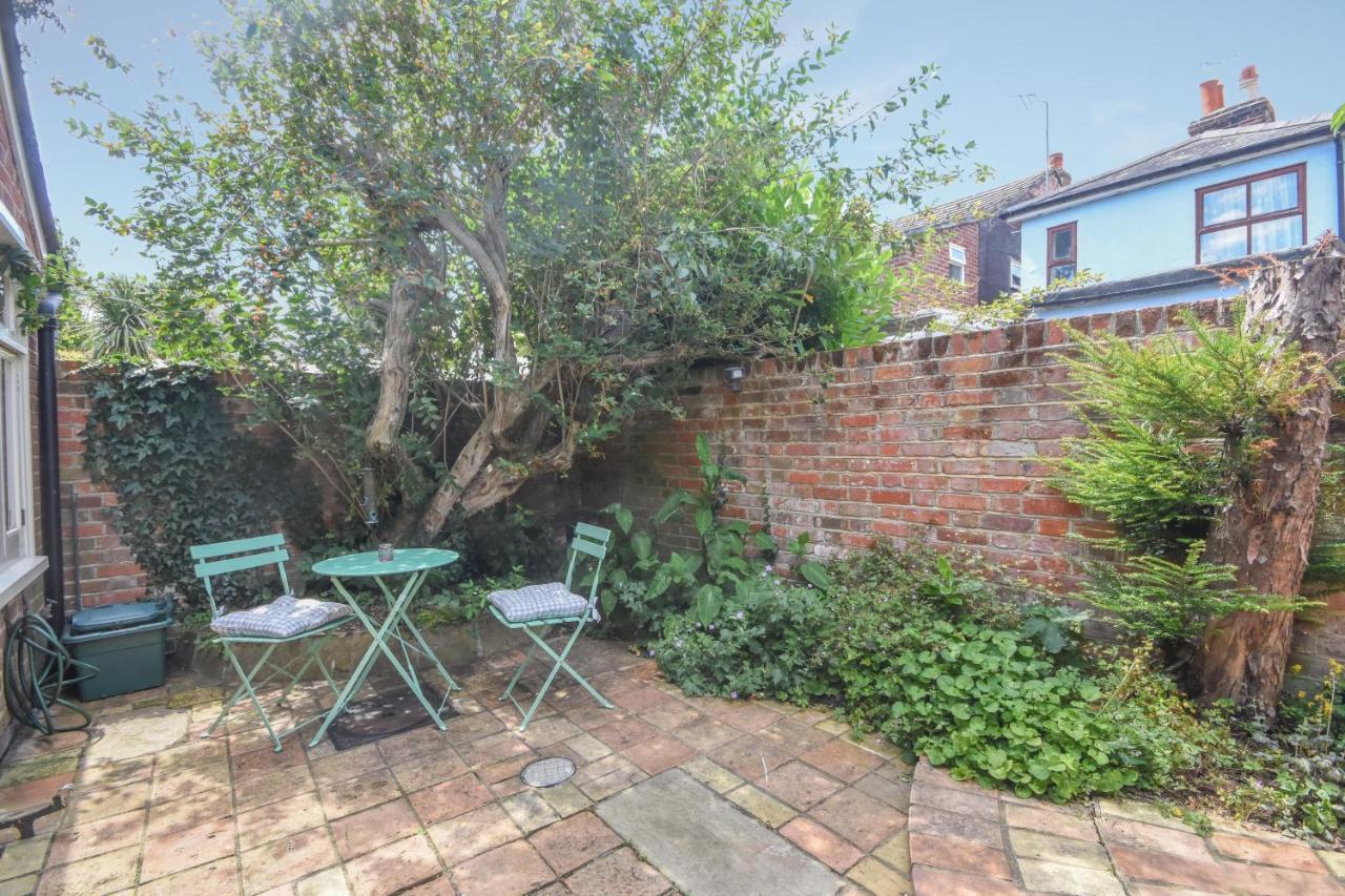 Unique Period One Bedroom House In Colchester Exterior photo